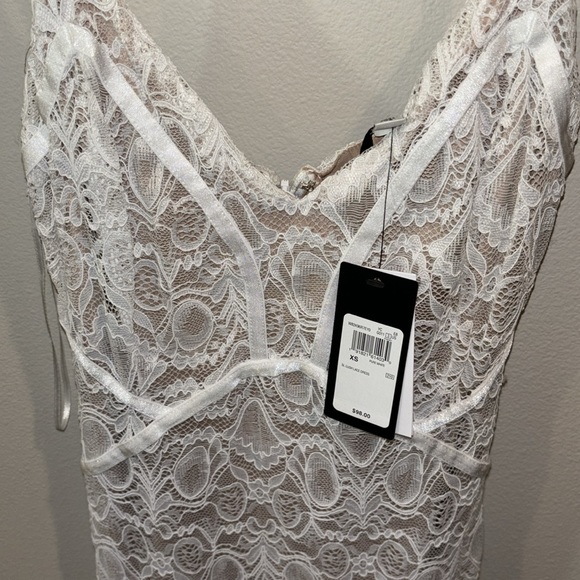 NEW Guess Lacy Dress - Picture 3 of 3
